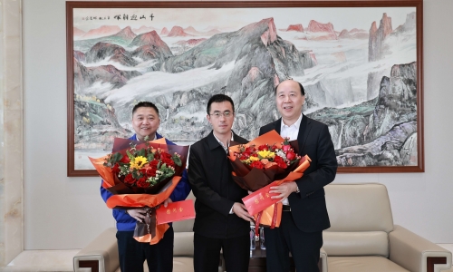 桐鄉(xiāng)市委書記于會游慰問桐昆勞模工匠