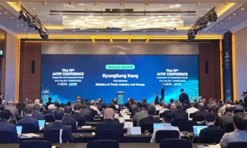 融合共生 創(chuàng)新發(fā)展丨陳蕾董事長出席亞洲化纖業(yè)界最高級別專業(yè)會(huì)議并作代表發(fā)言！