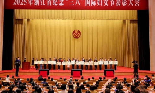 祝賀！桐昆這支創(chuàng)新團隊，摘得“全國巾幗文明崗”