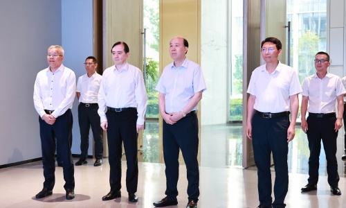 深化產(chǎn)改賦能 慰問勞模先進(jìn)丨浙江省人大常委會(huì)副主任、省總工會(huì)主席劉忻蒞臨桐昆